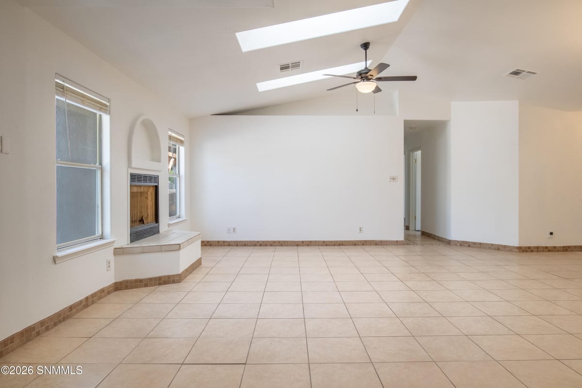 5027 Emerald Street, Las Cruces, NM 88012 photo 9