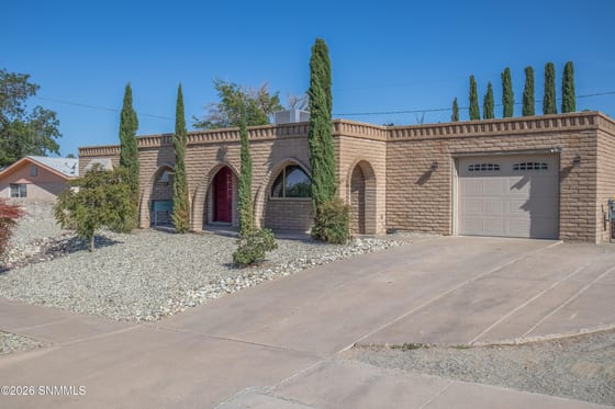 1203 Edgewood Avenue, Las Cruces, NM 88005 photo 2