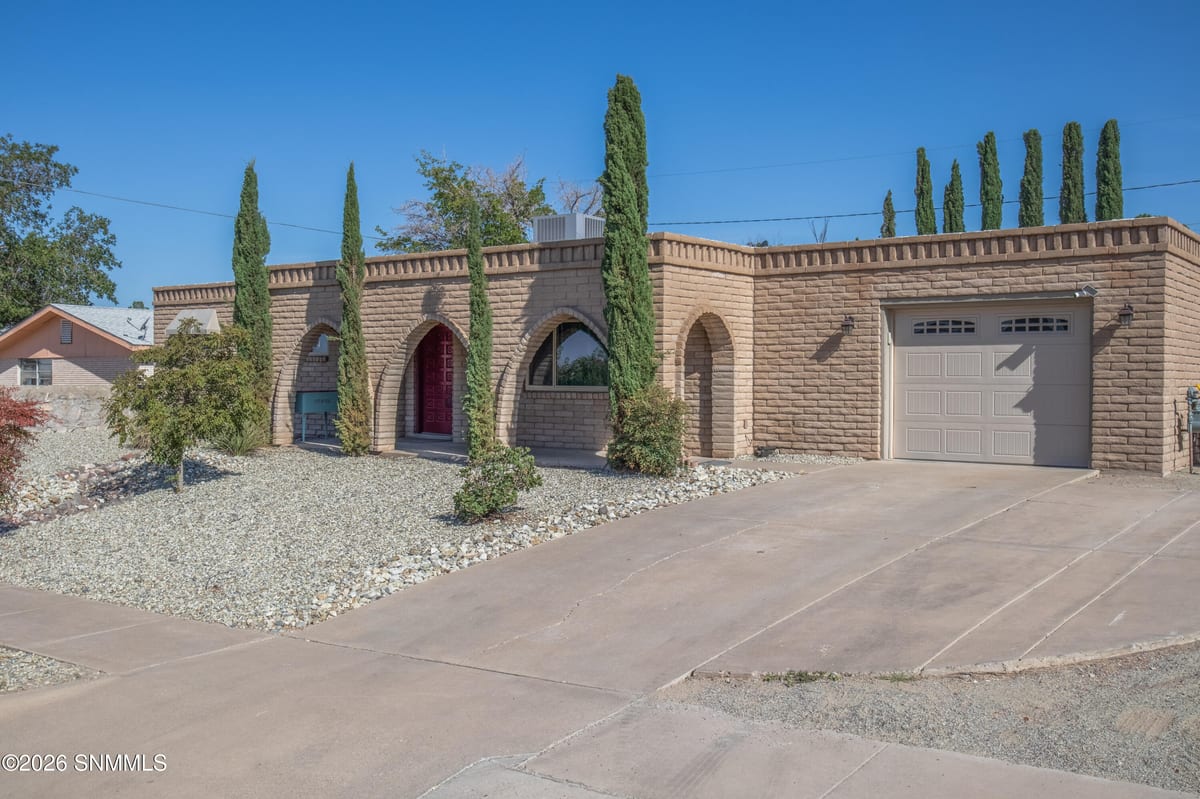 1203 Edgewood Avenue, Las Cruces, NM 88005 photo 2