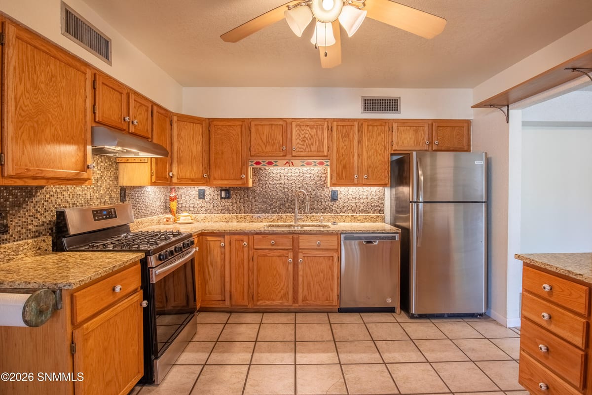 1203 Edgewood Avenue, Las Cruces, NM 88005 photo 8