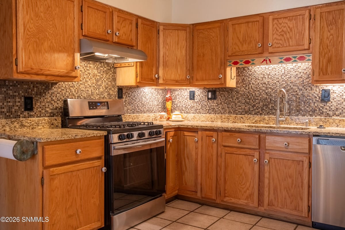 1203 Edgewood Avenue, Las Cruces, NM 88005 photo 9