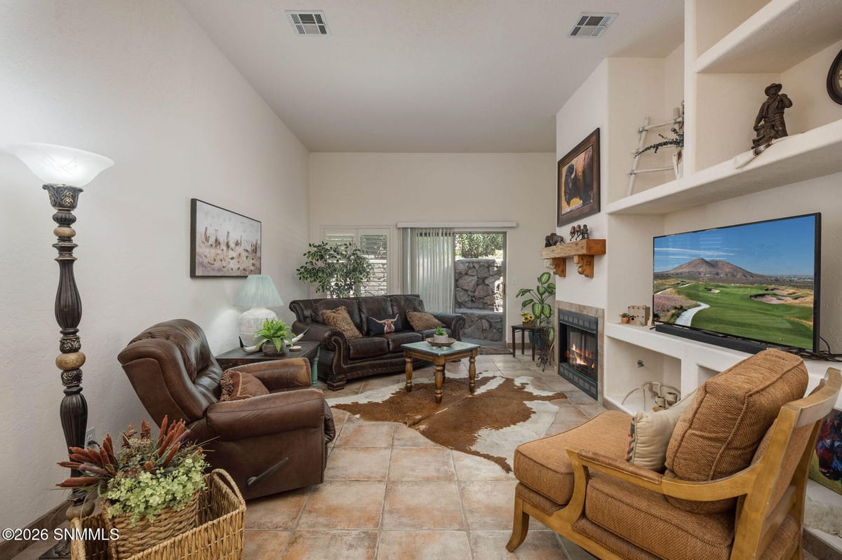 1042 Mormon Drive, Las Cruces, NM 88011 photo 2