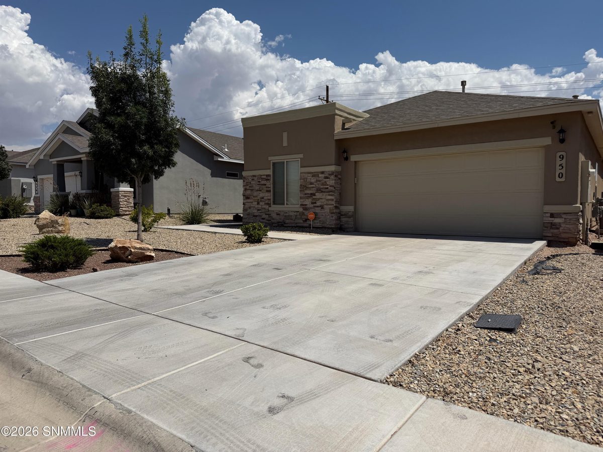 950 Desert Candle Drive, Las Cruces, NM 88007 photo 1