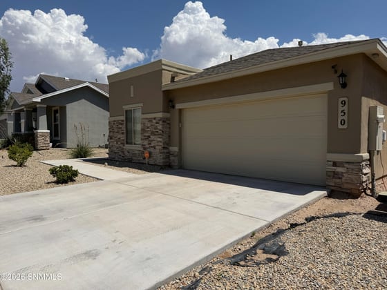 950 Desert Candle Drive, Las Cruces, NM 88007 photo 3