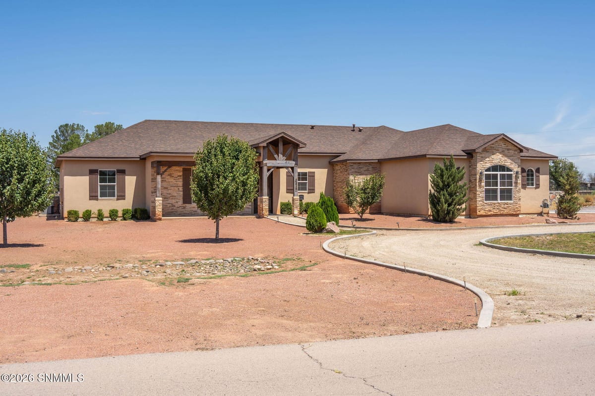 3420 Calle Bedado, Las Cruces, NM 88007 photo 2