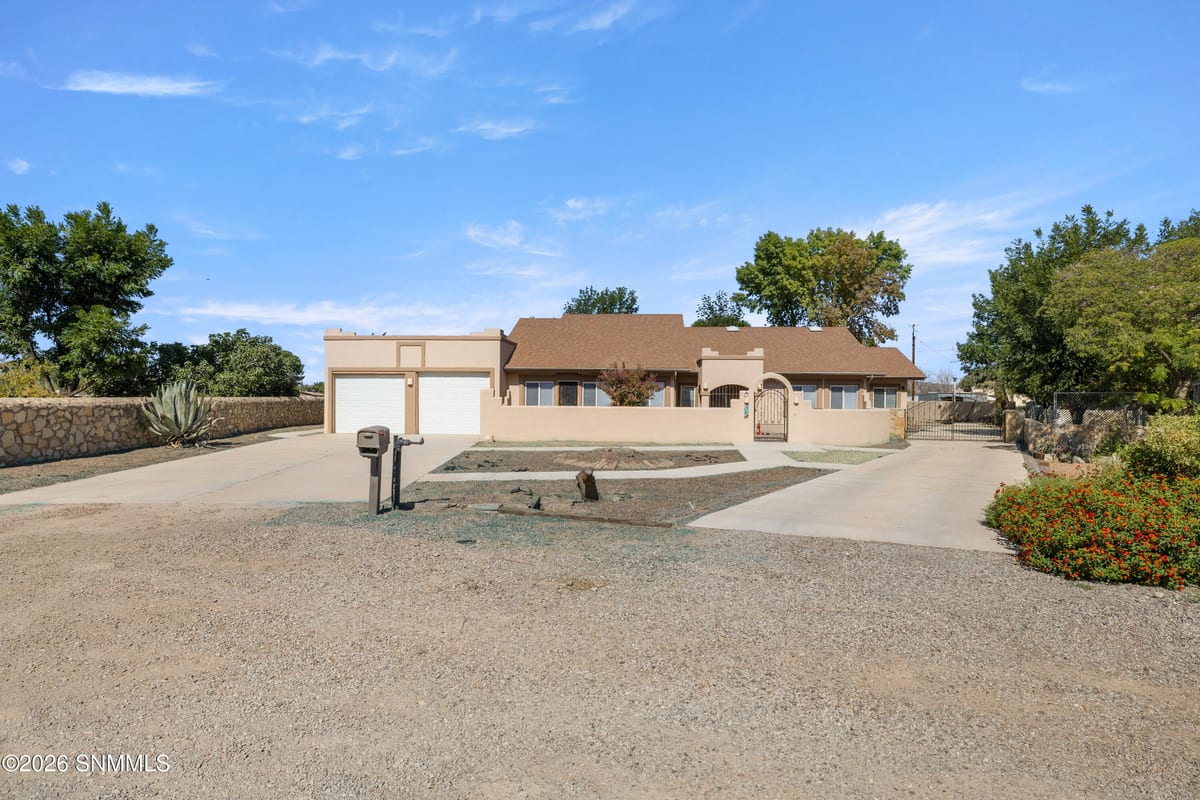 2591 Tularosa Drive, Las Cruces, NM 88007 photo 1