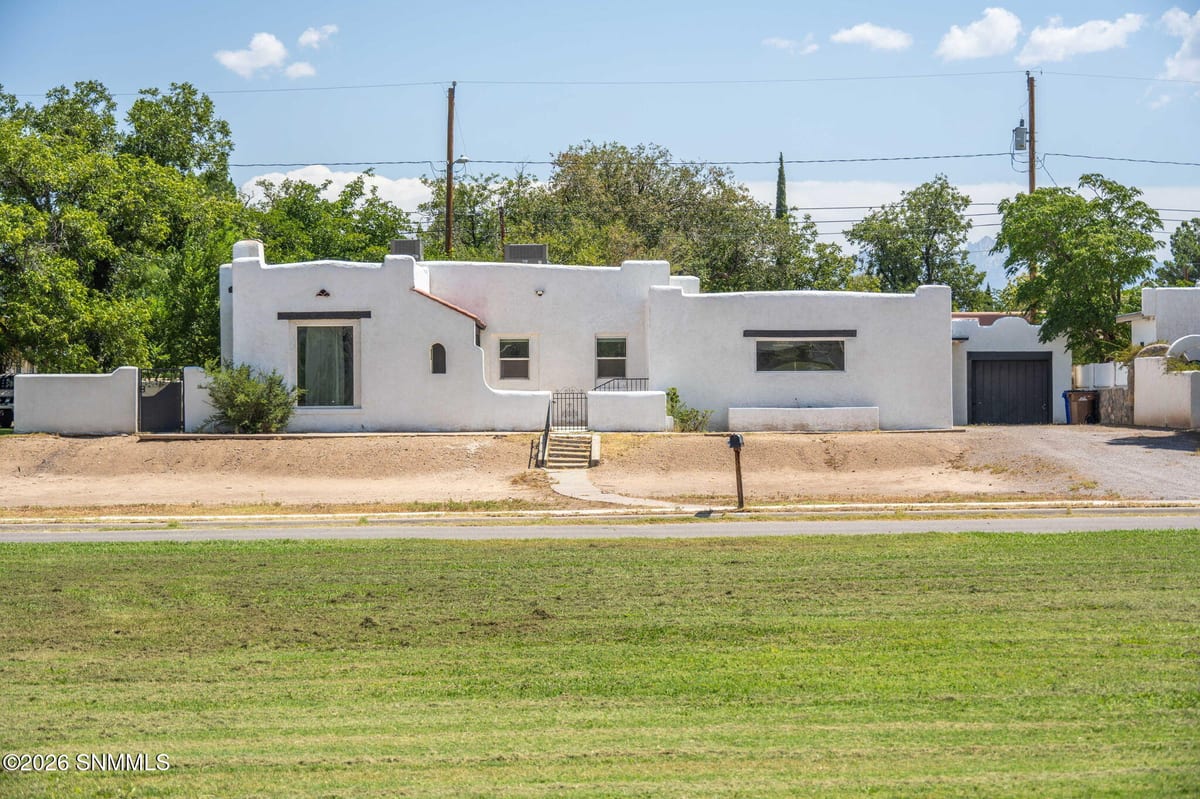 1040 Hess Terrace, Las Cruces, NM 88005 photo 1