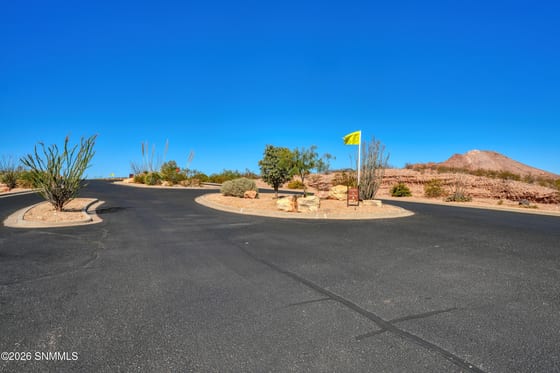 7017 Calle Estancias, Las Cruces, NM 88007 photo 2
