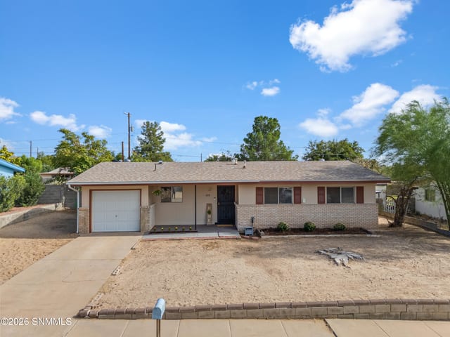 1818 Louise Circle, Las Cruces, NM – 3 bedroom, 1,891 sqft single family residence for sale at $245,000