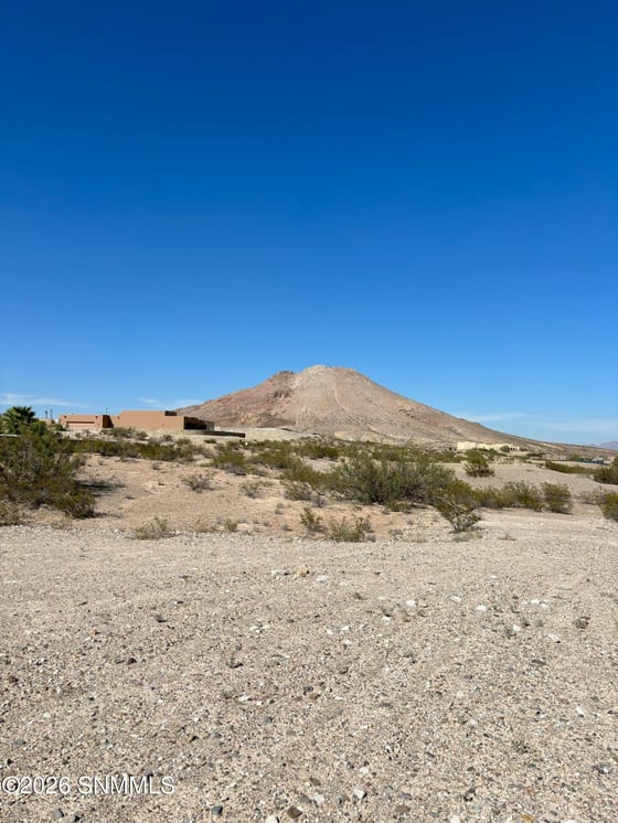 1373 Arco De Goya, Las Cruces, NM 88007 photo 2