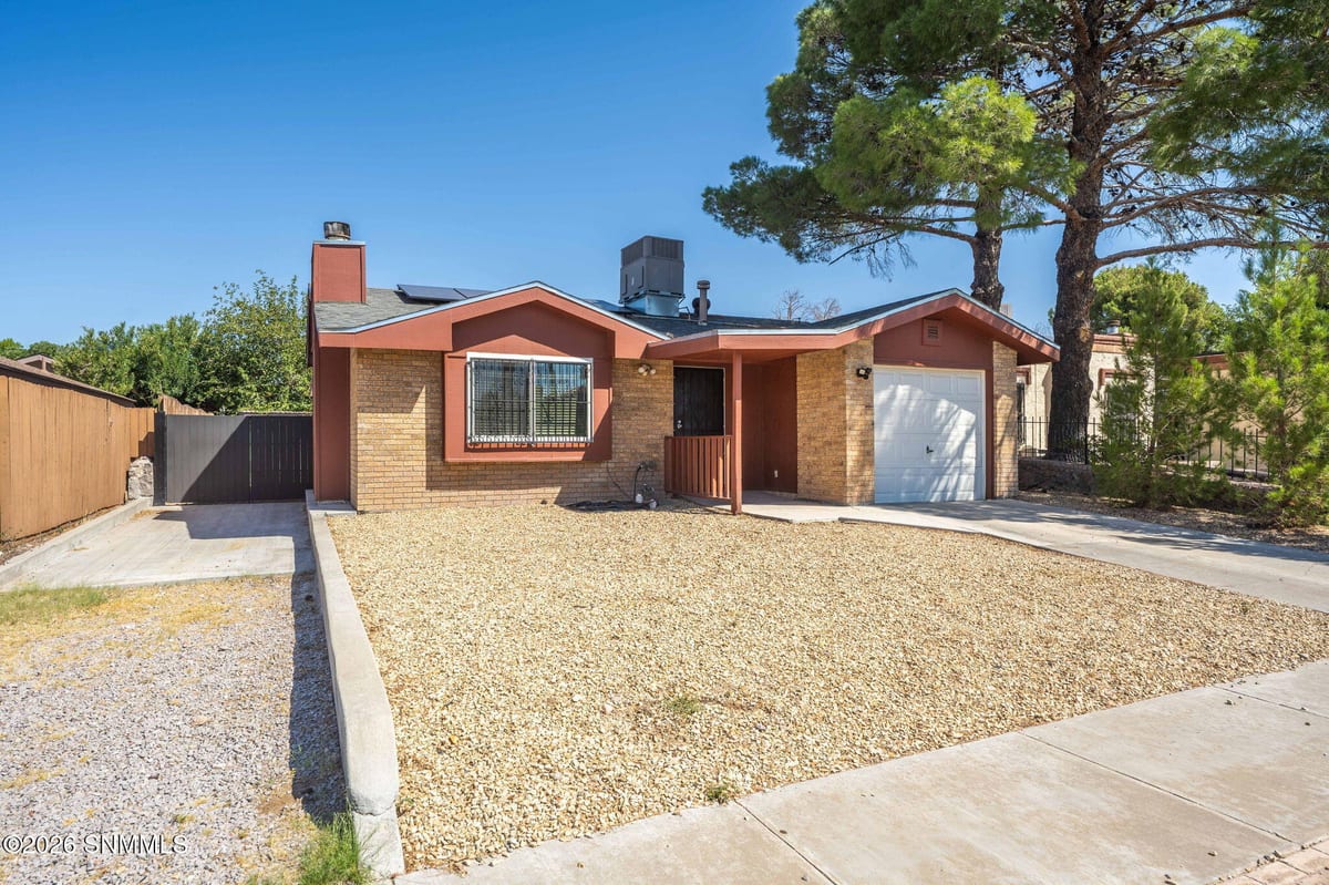 1883 Bridger Avenue, Las Cruces, NM 88001 photo 1