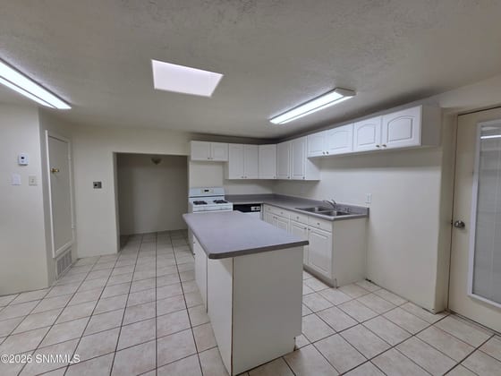 533 N Miranda Street, Las Cruces, NM 88005 photo 4
