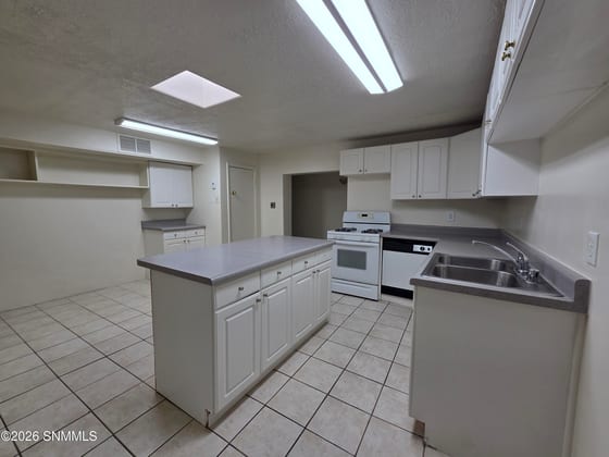 533 N Miranda Street, Las Cruces, NM 88005 photo 5