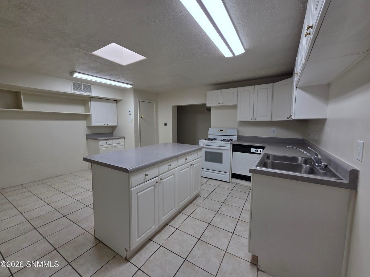 533 N Miranda Street, Las Cruces, NM 88005 photo 5