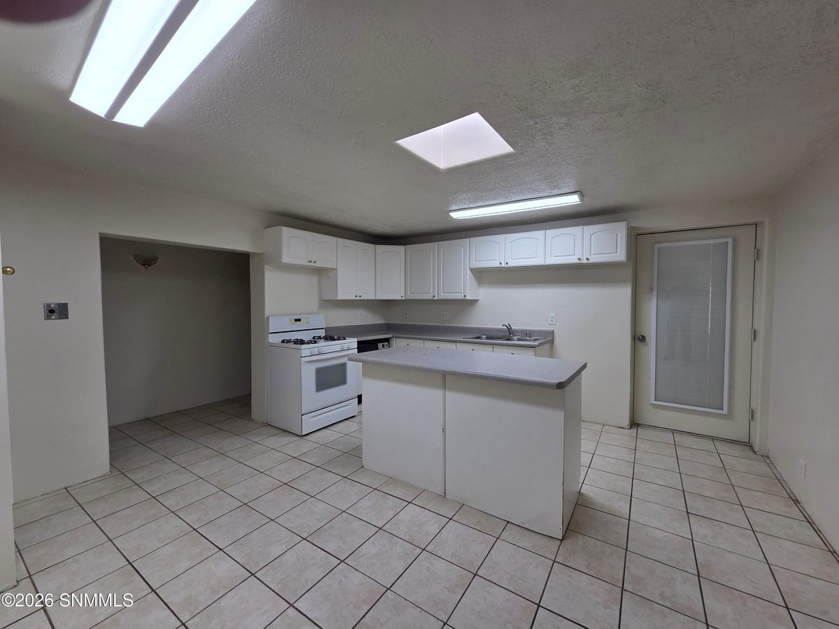 533 N Miranda Street, Las Cruces, NM 88005 photo 7