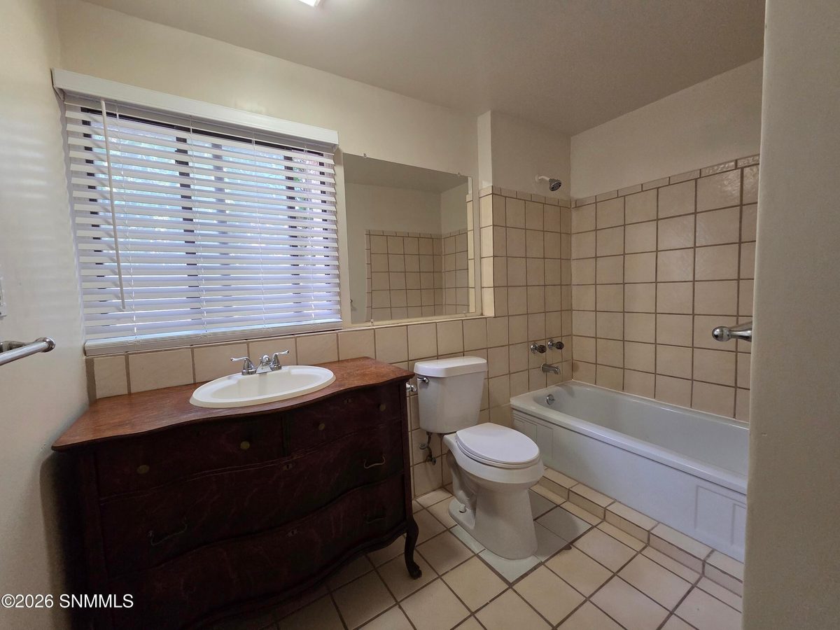533 N Miranda Street, Las Cruces, NM 88005 photo 9