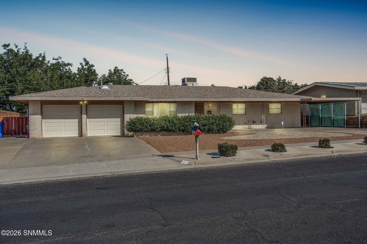 1011 Cedardale Drive, Las Cruces, NM 88005 photo 1