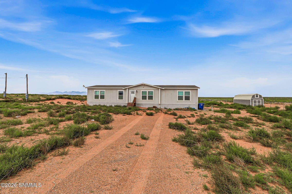 1385 Thar Desert Drive, Chaparral, NM 88081 photo 1