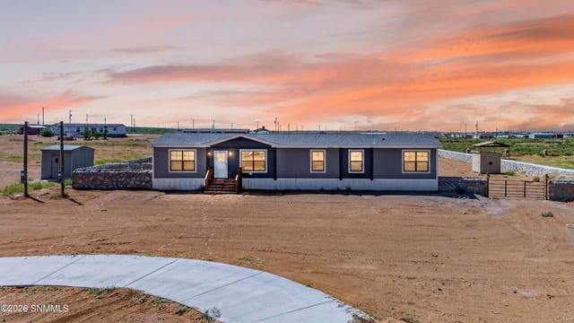 Casa prefabricada en venta por $296,000: 1428 Syrian Desert Drive, Chaparral, NM – 4 recámaras, 2,016 pies²