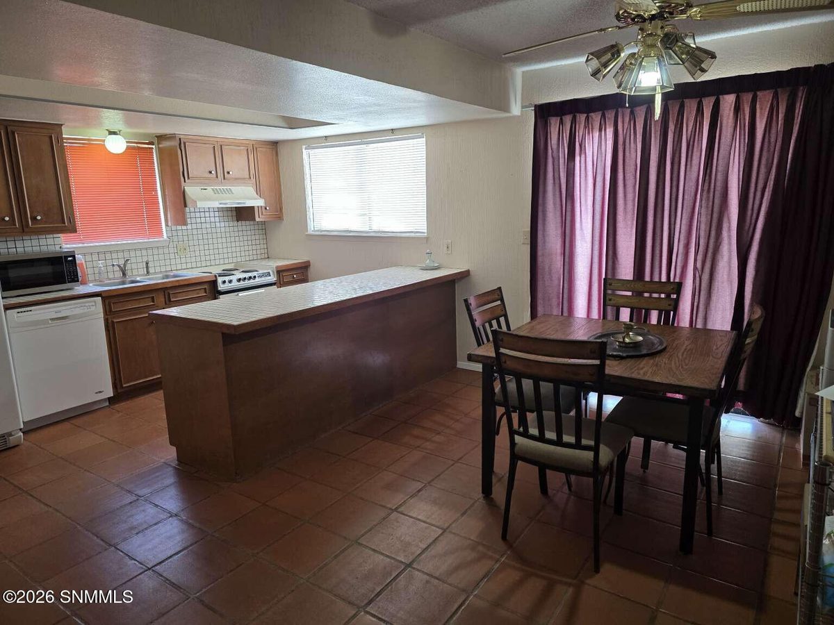 129 Jeweled Mesa Drive, Santa Teresa, NM 88008 photo 5