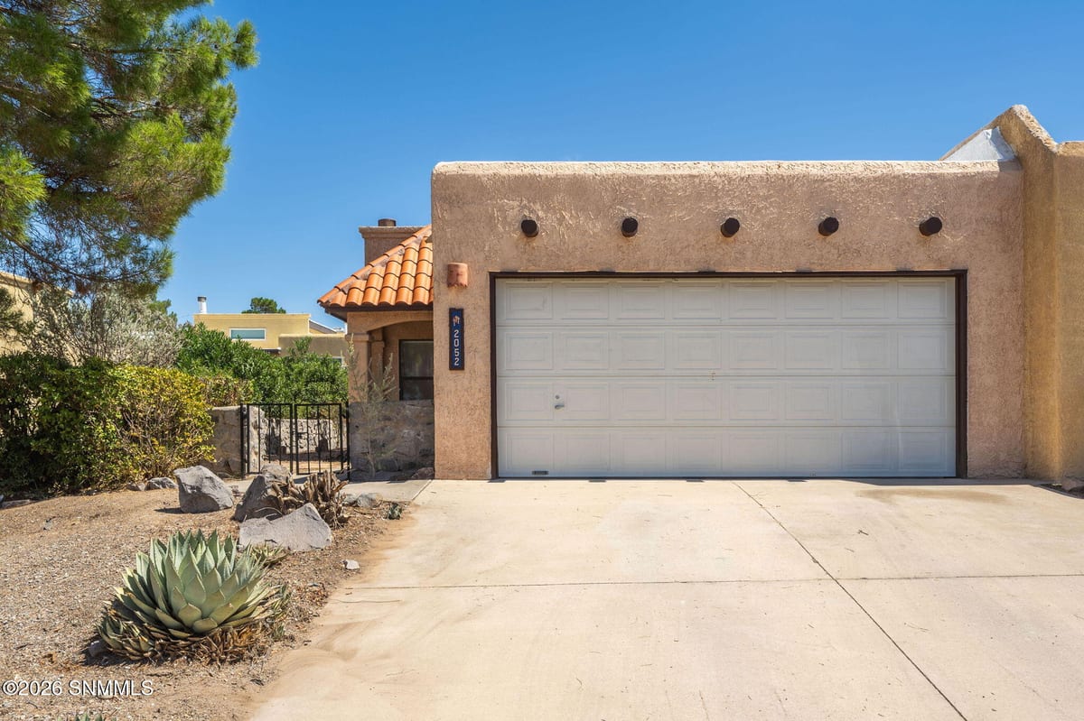 2052 Pinecone Way, Las Cruces, NM 88012 photo 1