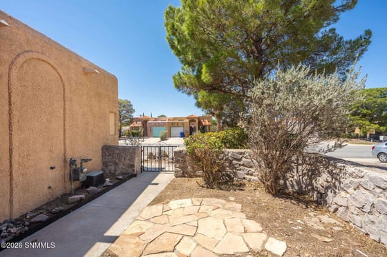 2052 Pinecone Way, Las Cruces, NM 88012 photo 2