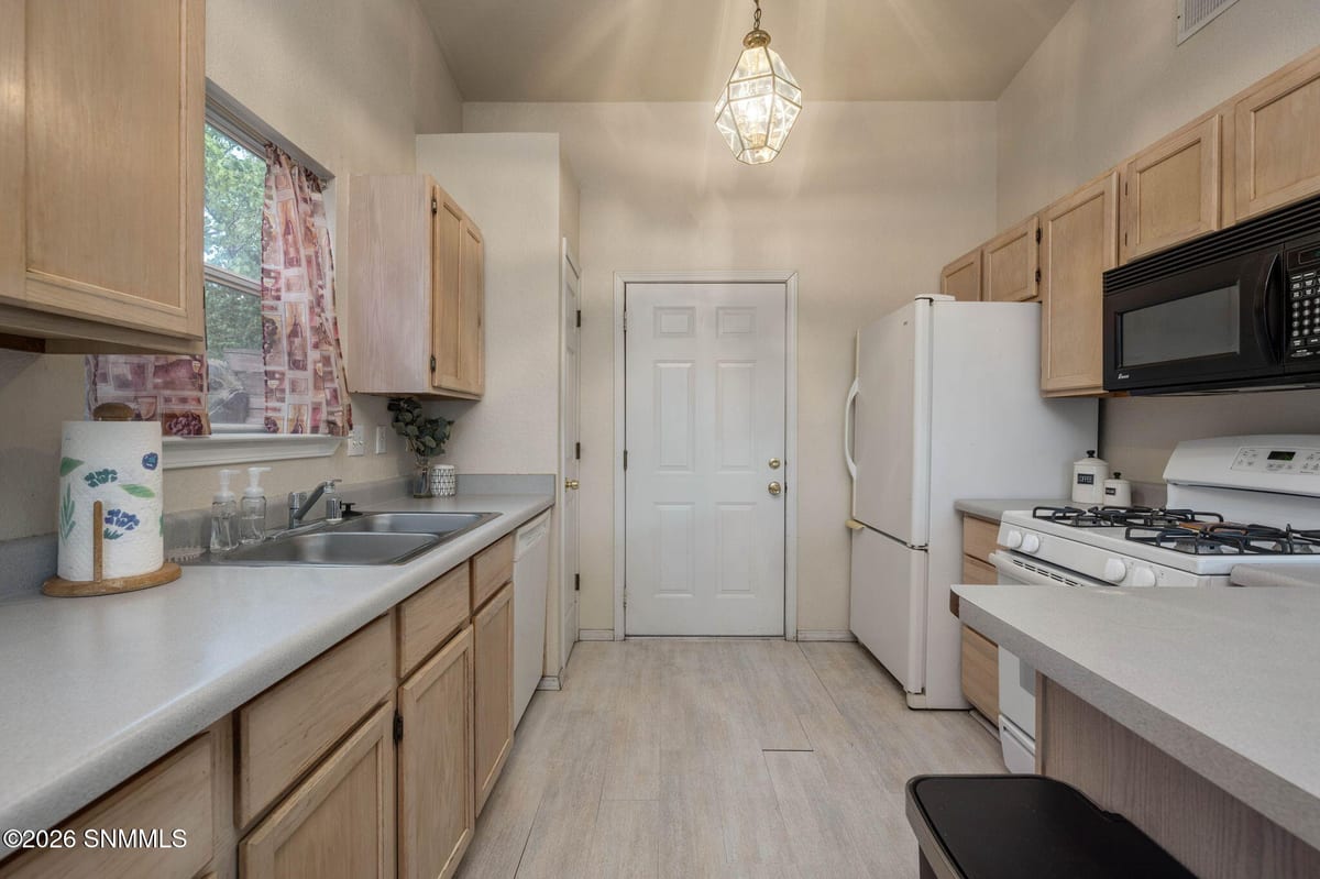 5075 Emerald Street, Las Cruces, NM 88012 photo 10