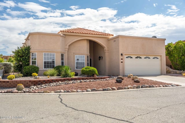 4450 Los Arboles Drive, Las Cruces, NM – 3 bedroom, 1,817 sqft single family residence for sale at $349,900