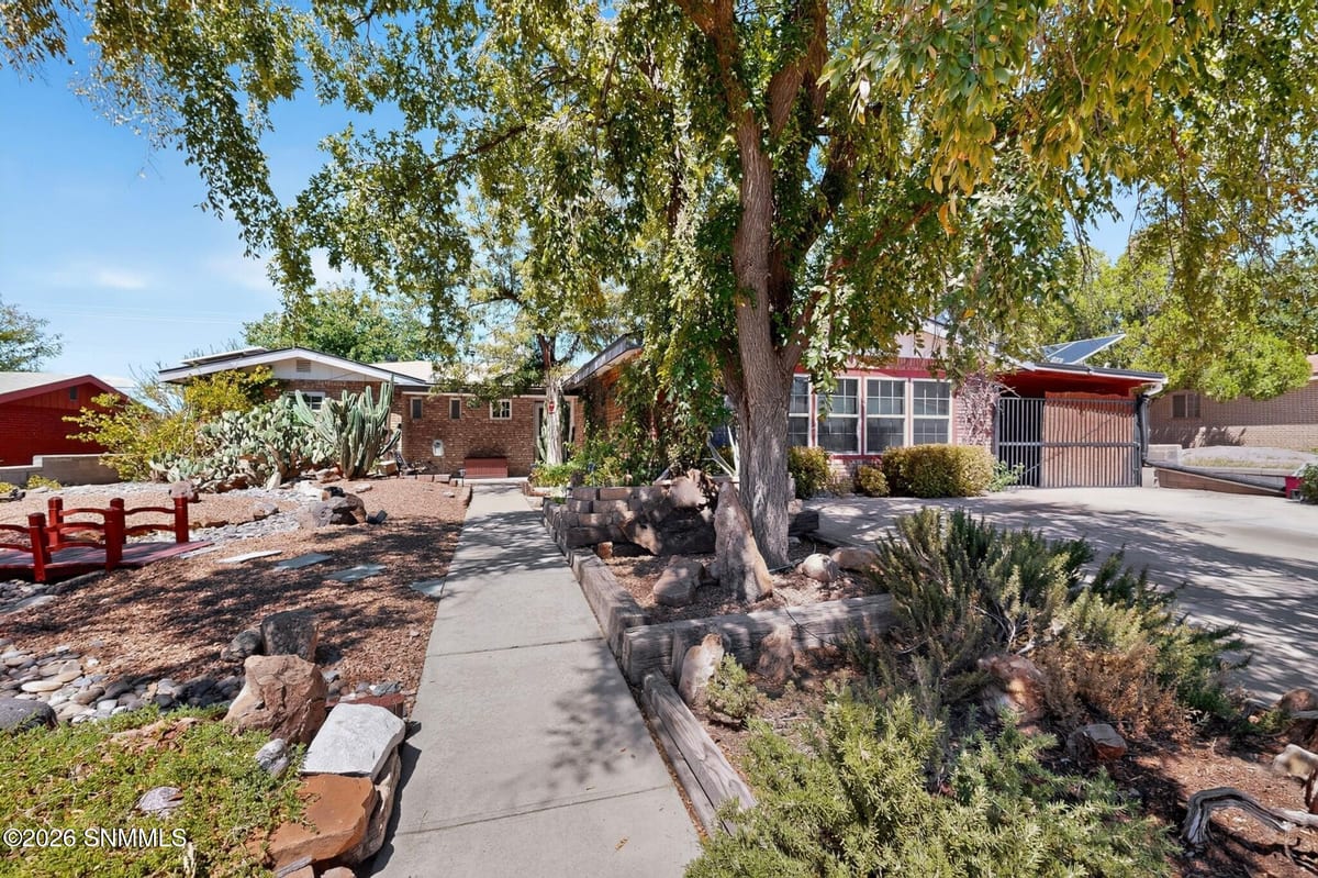 1915 Myrtle Avenue, Las Cruces, NM 88001 photo 1