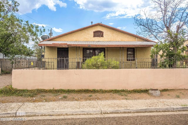 419 E Miranda Avenue, Las Cruces, NM – 2 bedroom, 2,280 sqft single family residence for sale at $130,000