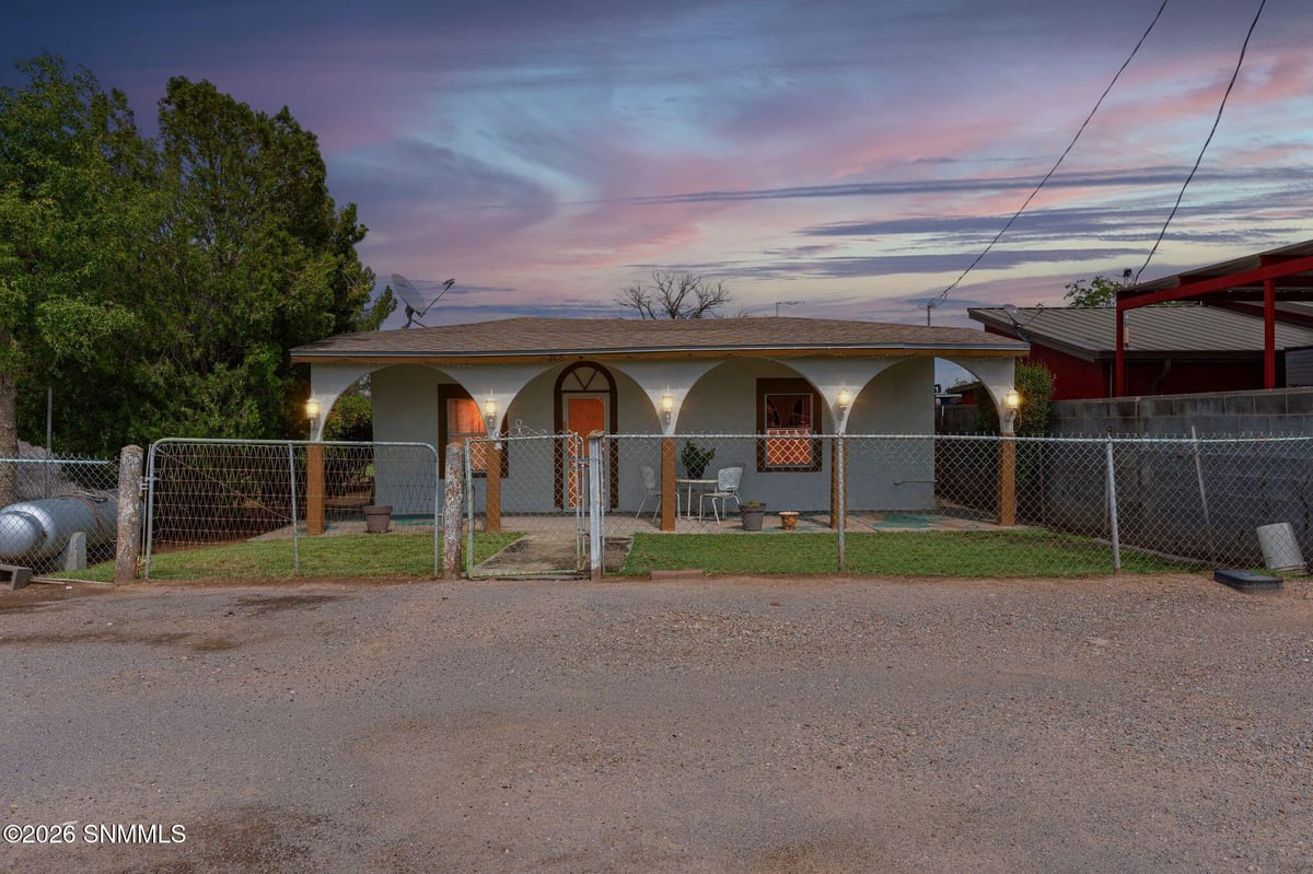 208 Saint Valentine Street, La Mesa, NM 88044 photo 2