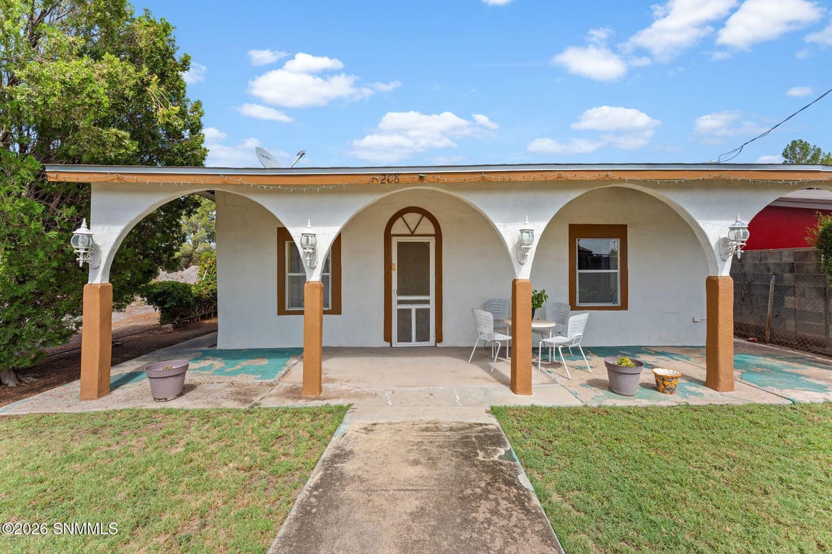 208 Saint Valentine Street, La Mesa, NM 88044 photo 3