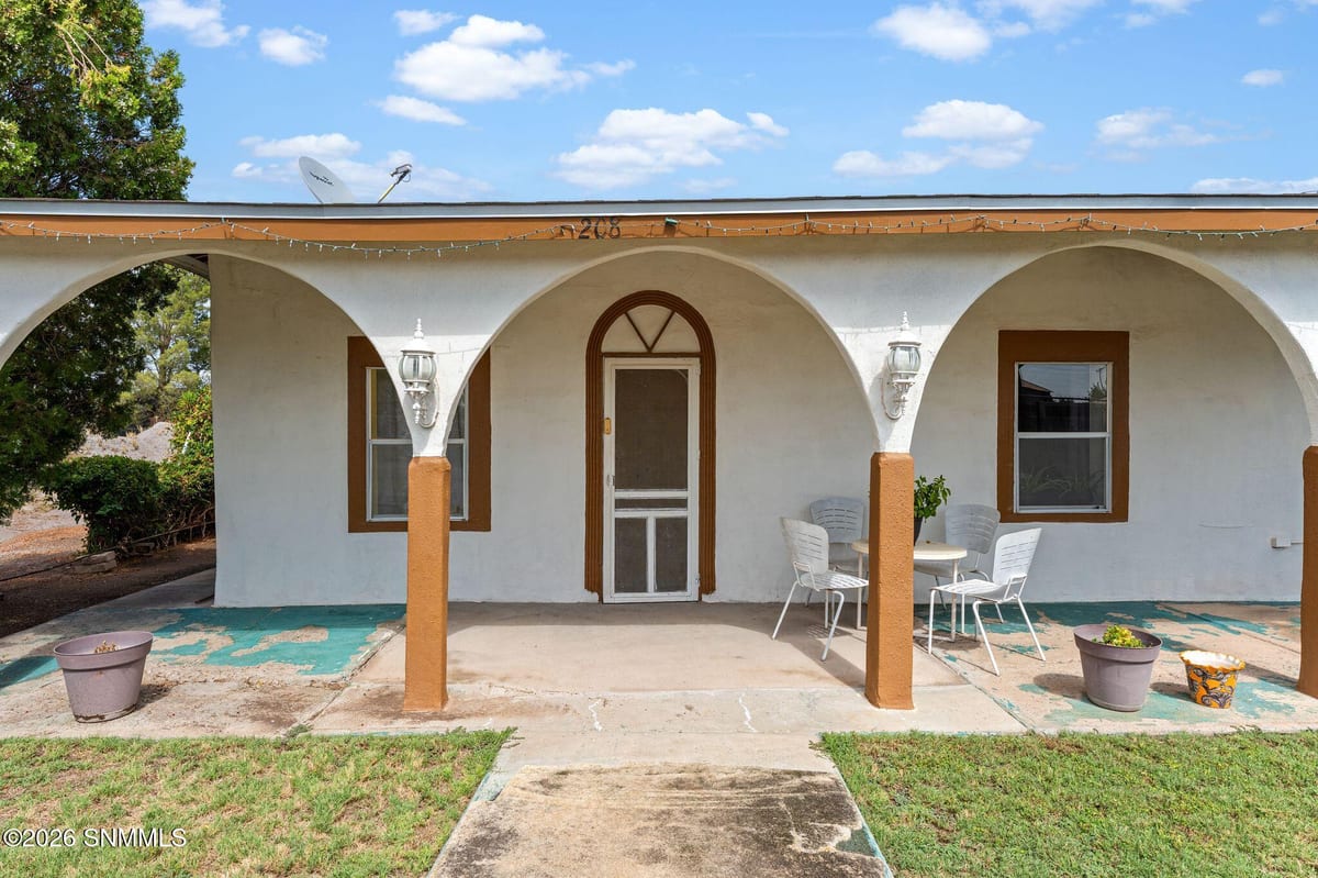 208 Saint Valentine Street, La Mesa, NM 88044 photo 4