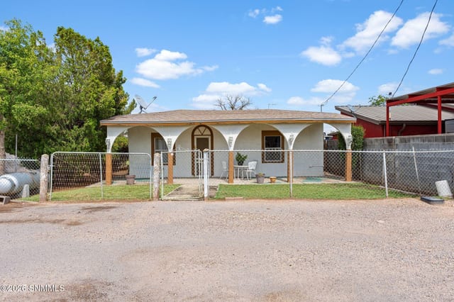 Casa unifamiliar en venta por $165,000: 208 Saint Valentine Street, La Mesa, NM – 2 recámaras, 1,086 pies²