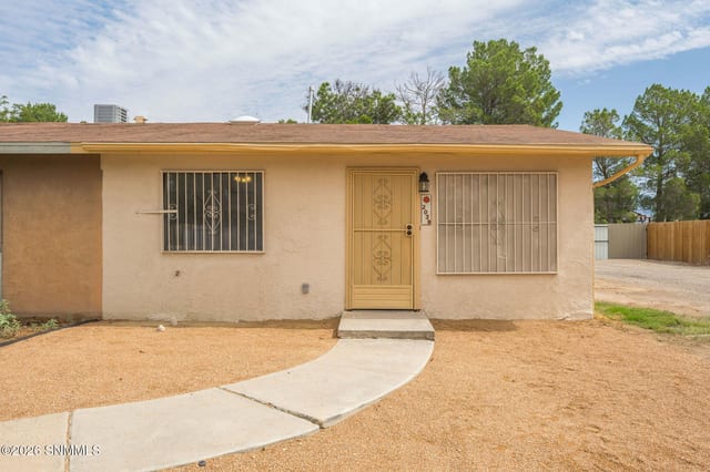 2039 Stanford Street, Las Cruces, NM – 2 bedroom, 870 sqft townhouse for sale at $170,000