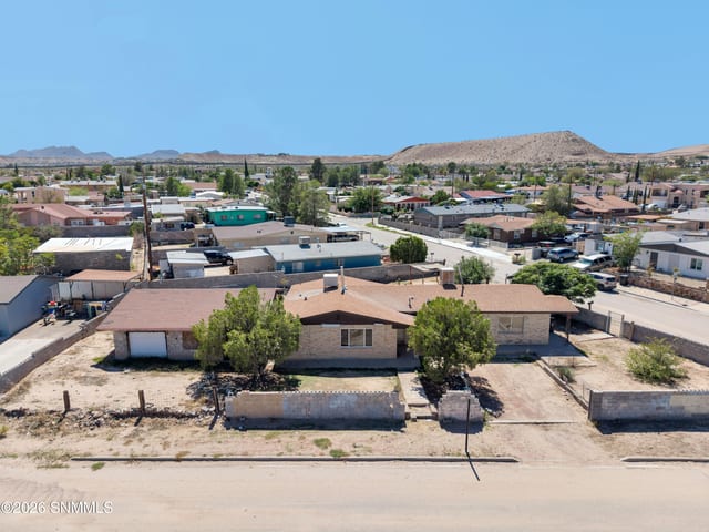Dúplex en venta por $220,000: 215 Ocotillo Drive, Sunland Park, NM – 4 recámaras