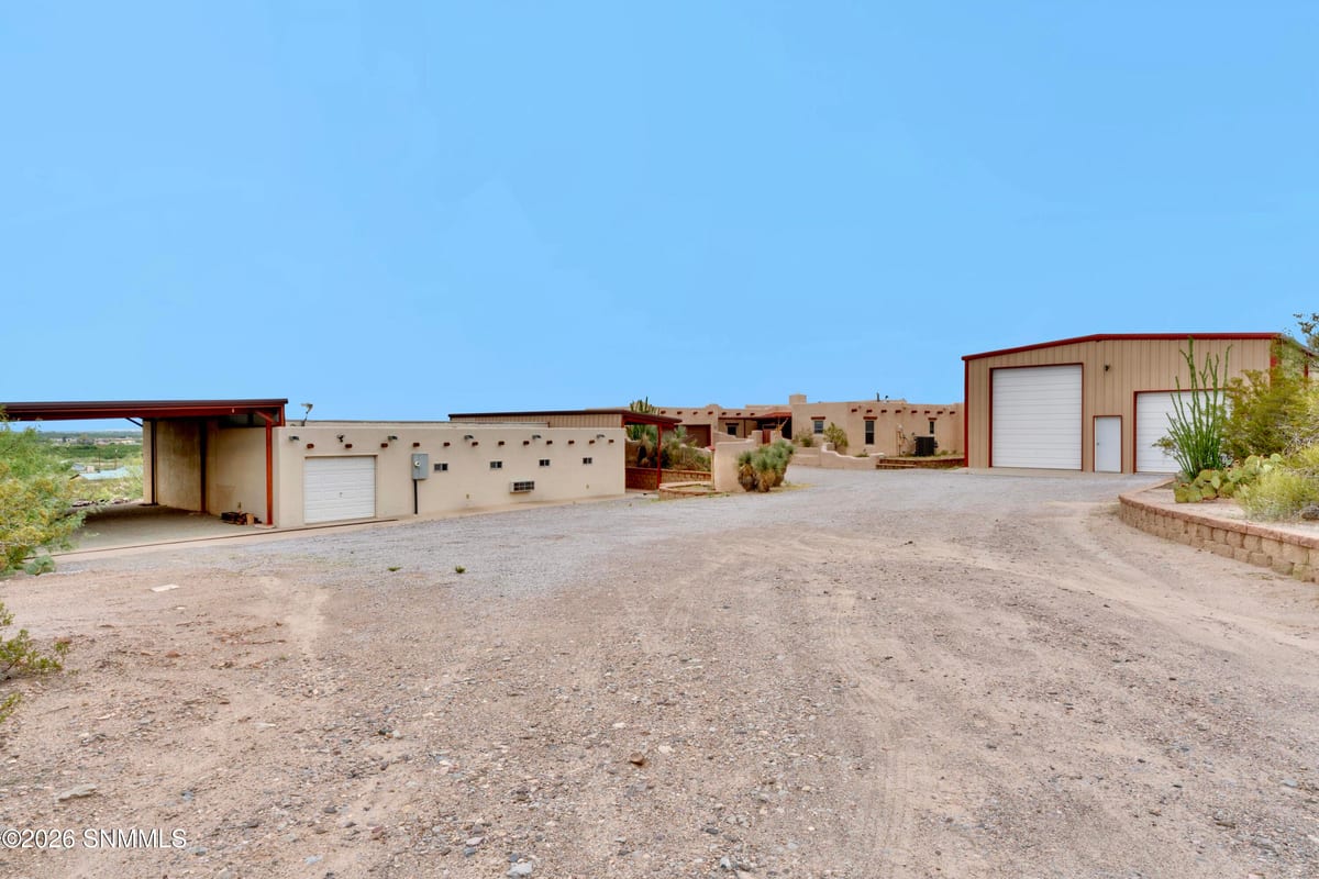 1815 Vista Sierra Court, Las Cruces, NM 88005 photo 1