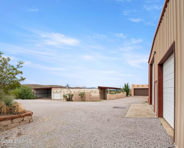 1815 Vista Sierra Court, Las Cruces, NM 88005 photo 2