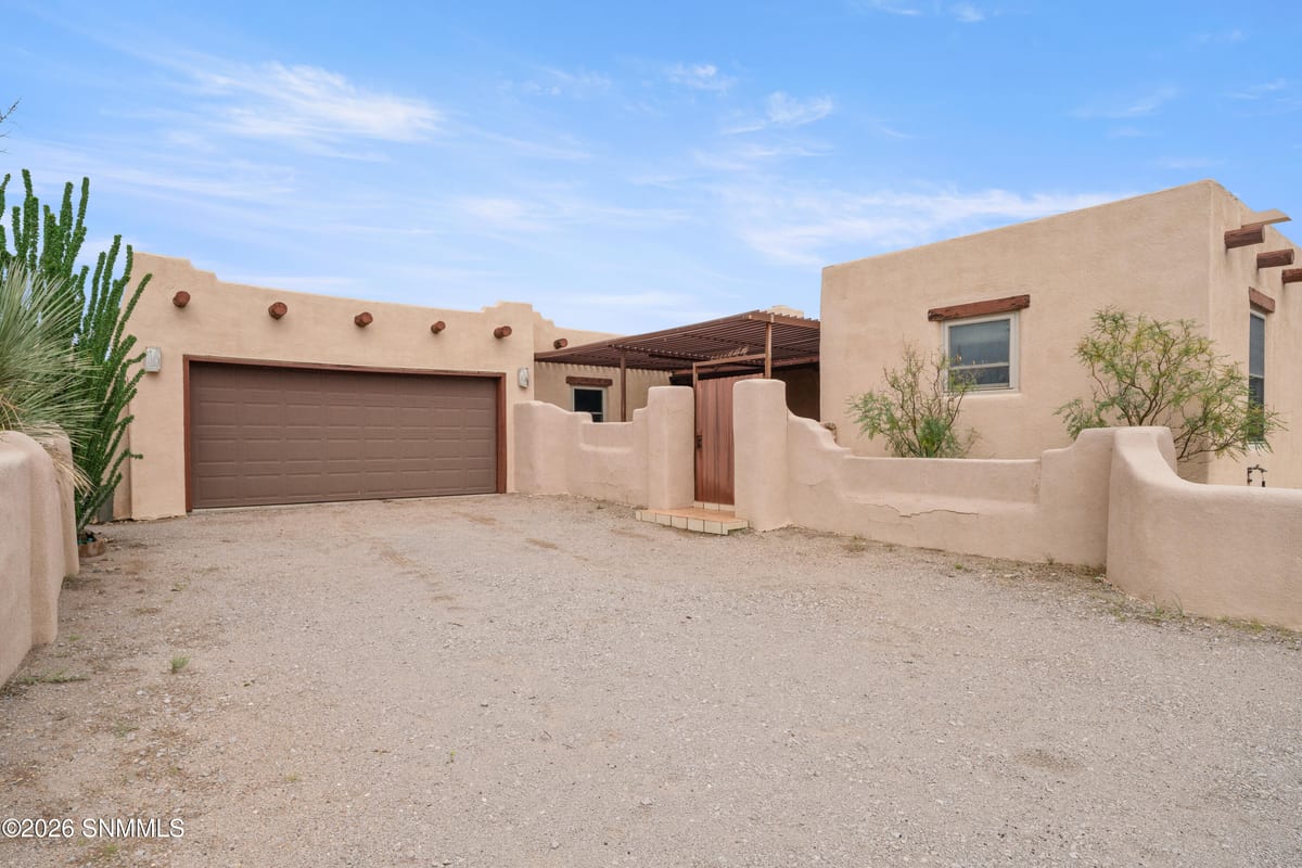 1815 Vista Sierra Court, Las Cruces, NM 88005 photo 3