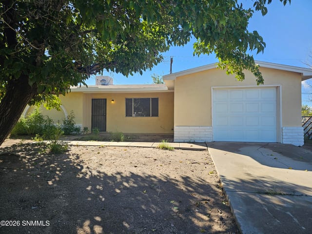 1974 Mahogany Drive, Las Cruces, NM 88001 photo 2