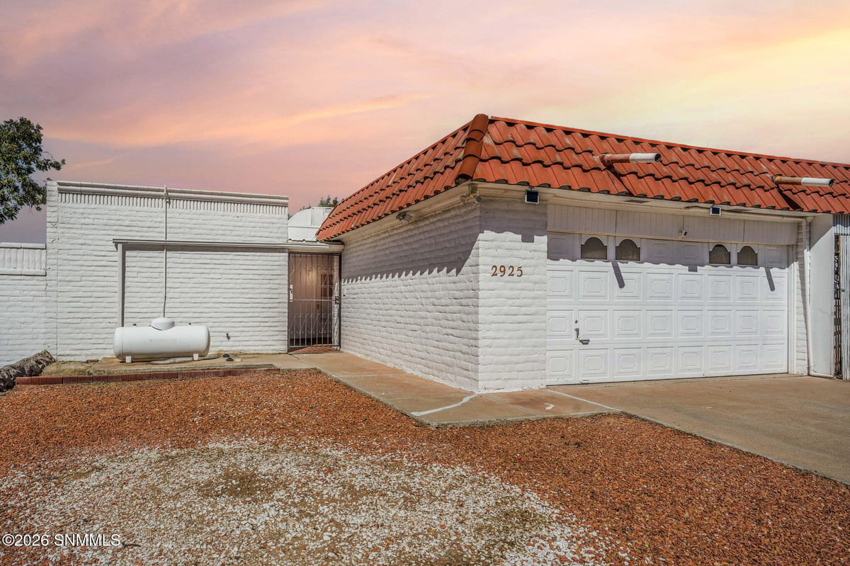 2925 Valle Vista, Las Cruces, NM 88011 photo 3