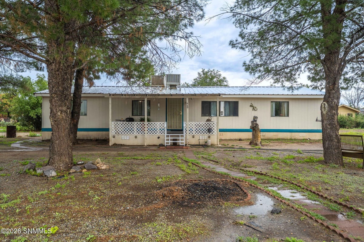 669 Hummingbird Drive, Las Cruces, NM 88007 photo 2