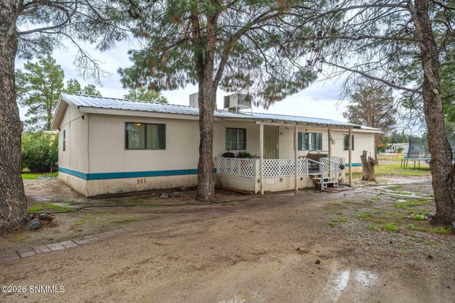 669 Hummingbird Drive, Las Cruces, NM – 3 bedroom, 1,440 sqft manufactured home for sale at $224,000