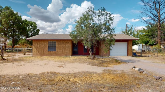 2665 La Luz Street, Las Cruces, NM – 3 bedroom, 1,114 sqft single family residence for sale at $178,000