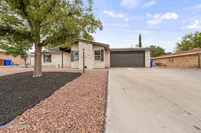 1218 Edgewood Avenue, Las Cruces, NM – 3 bedroom, 1,919 sqft single family residence for sale at $315,000