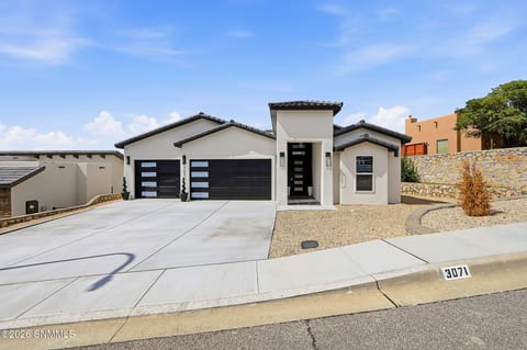 3071 Featherstone Drive, Las Cruces, NM home for sale at $499,500