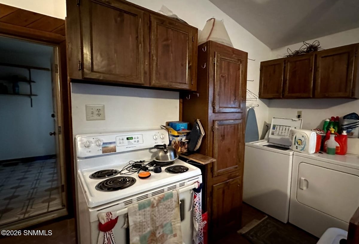 231 Las Palomas Road, Williamsburg, NM 87942 photo 5