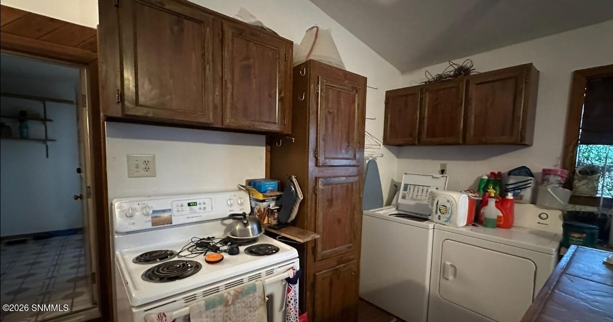 231 Las Palomas Road, Williamsburg, NM 87942 photo 6