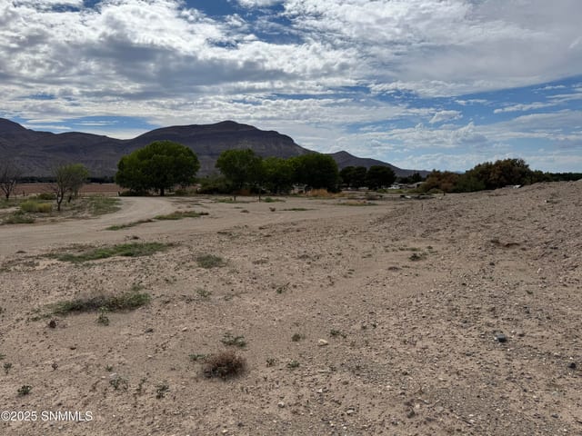 10081 Embarcadero Road, Las Cruces, NM 88007 photo 2
