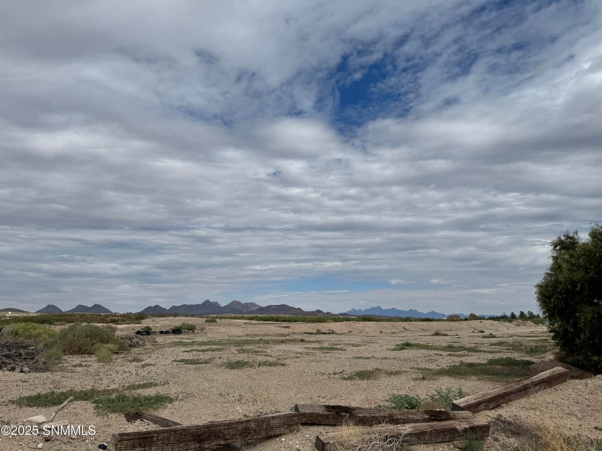 10081 Embarcadero Road, Las Cruces, NM 88007 photo 4